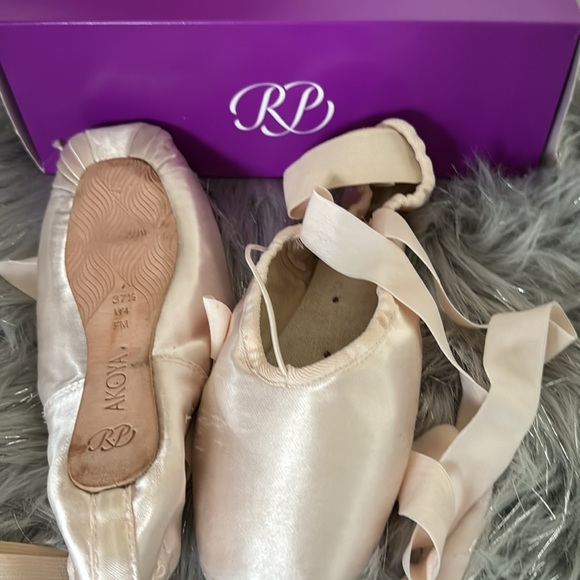 Russian Pointe Akoya Pointe shoes - Picture 3 of 5